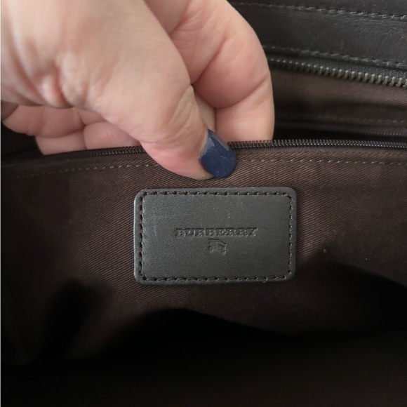 Burberry Tote with zipper closing short handles and shoulder strap - Picture 6 of 13